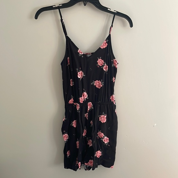 Floral romper! - Picture 1 of 5